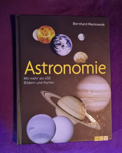 Astronomie Mit mehr als 450 Bildern und Karten